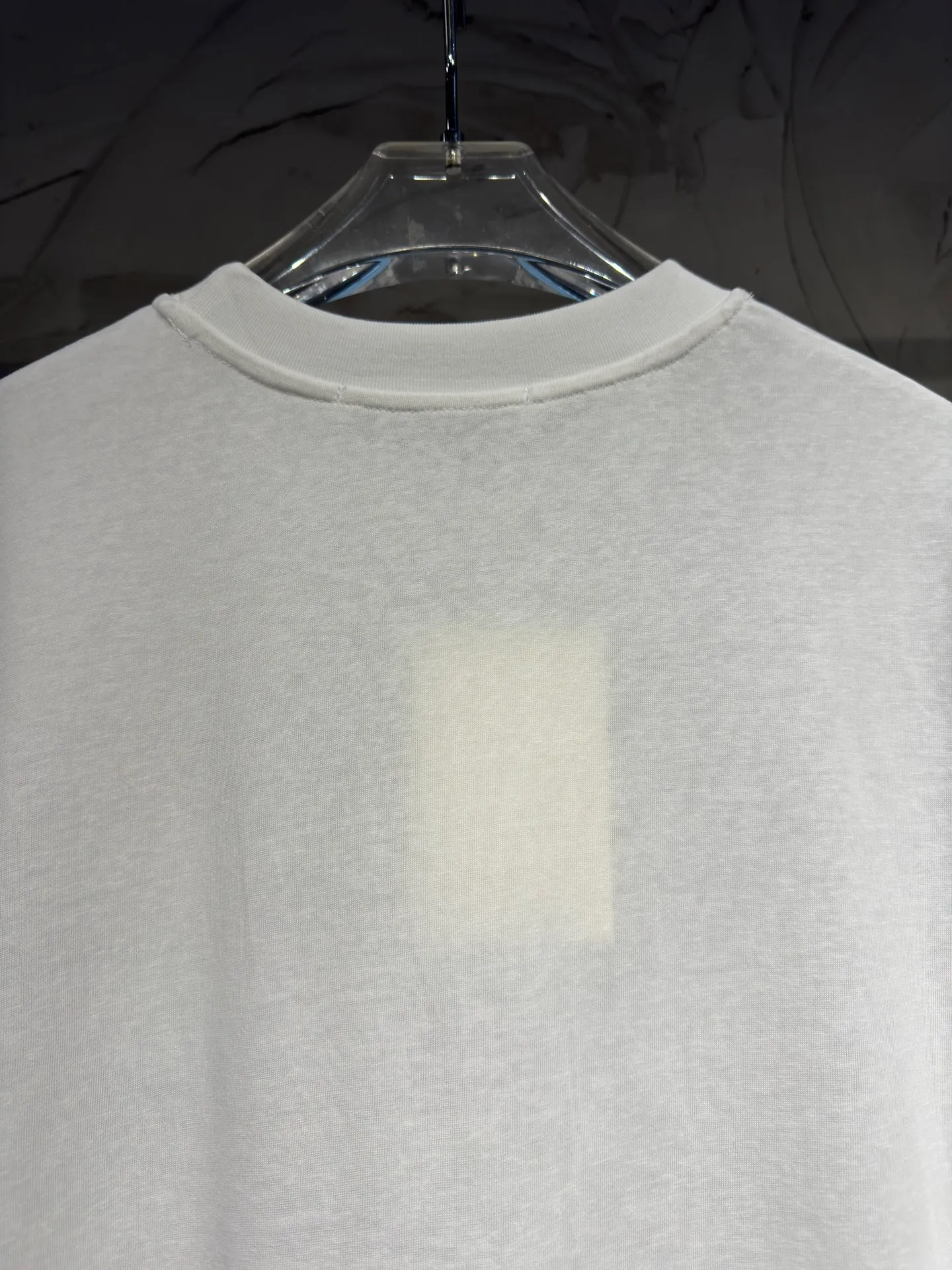 Acne Studios High Quality Classic Series minimalist dark printed logo, 26ss autumn and winter New Arrival new color, short-sleeved and long-sleeved bottoming shirt made by Acne, imported machine hot stamping process in the front and center, low-key and noble snowflake cotton fabric with slightly transparent texture, comfortable and Breathable. The short sleeves are refreshing and casual, and the long sleeves are suitable for layering. Round neck and loose version, regardless of body shape, same style for men and women. The wardrobe is always missing a basic white T Sizes: S M L XL